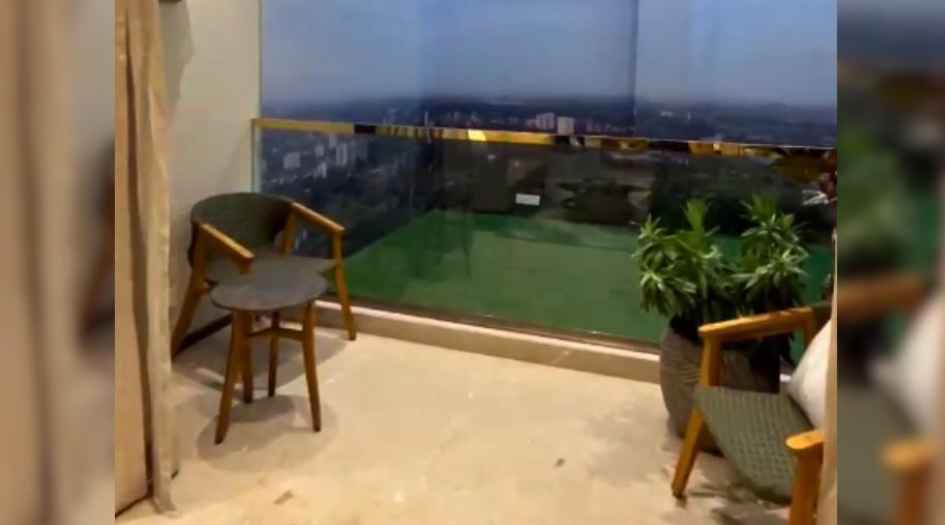 Sunteck-Crescent-Park-Gallery-Balcony